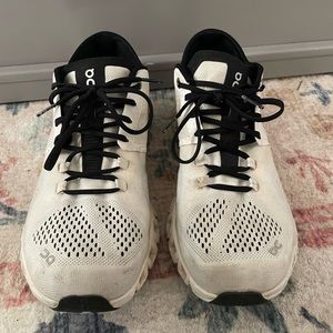 Women’s on cloud X 2 size 9 black/white